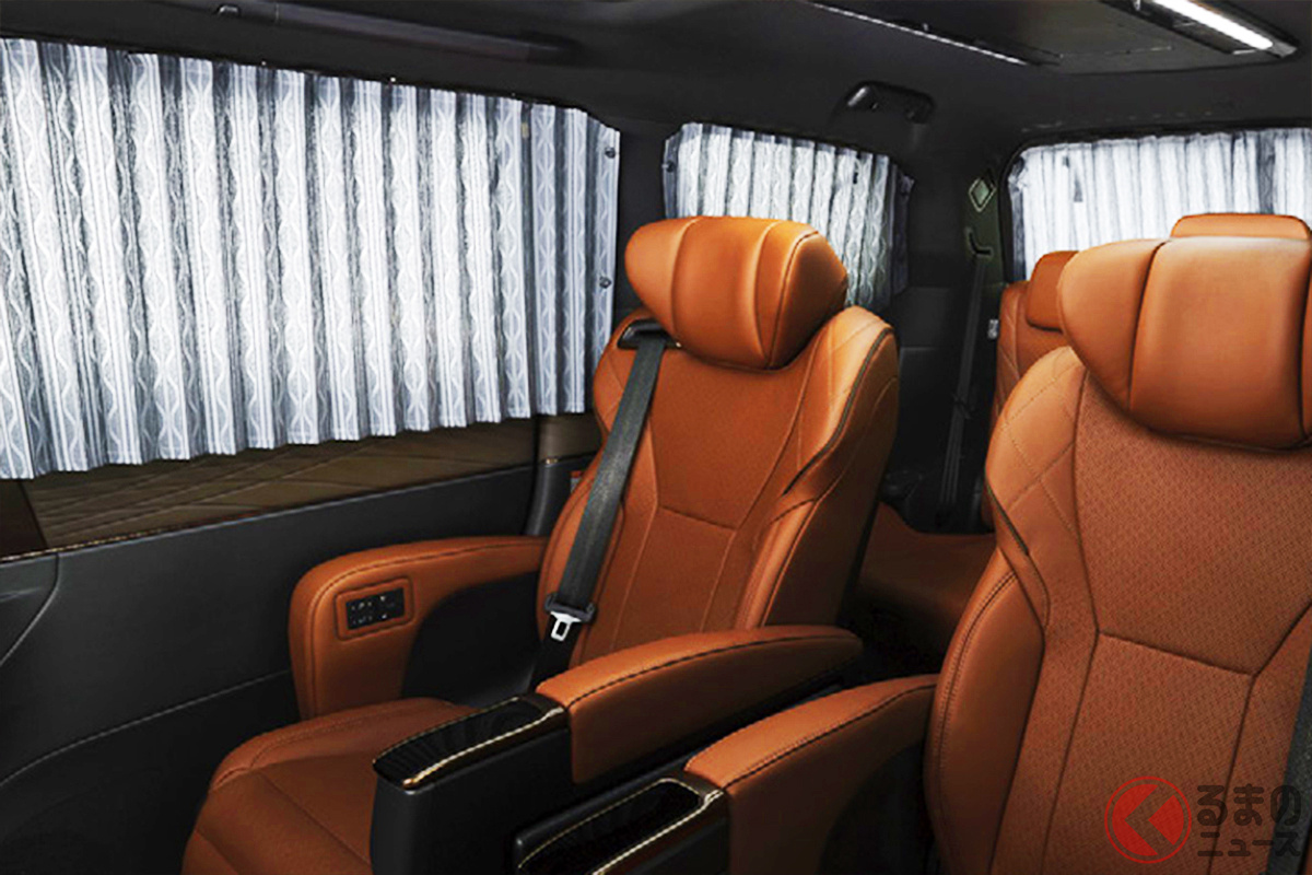 トヨタ「ヴェルファイア」をレトロ仕様に大変身! 昭和時代を彷彿とさせる純正アクセサリーとは?