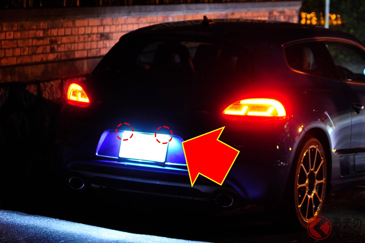 赤丸の位置にあるナンバー灯は2つとも点いていないと「整備不良」に!?
