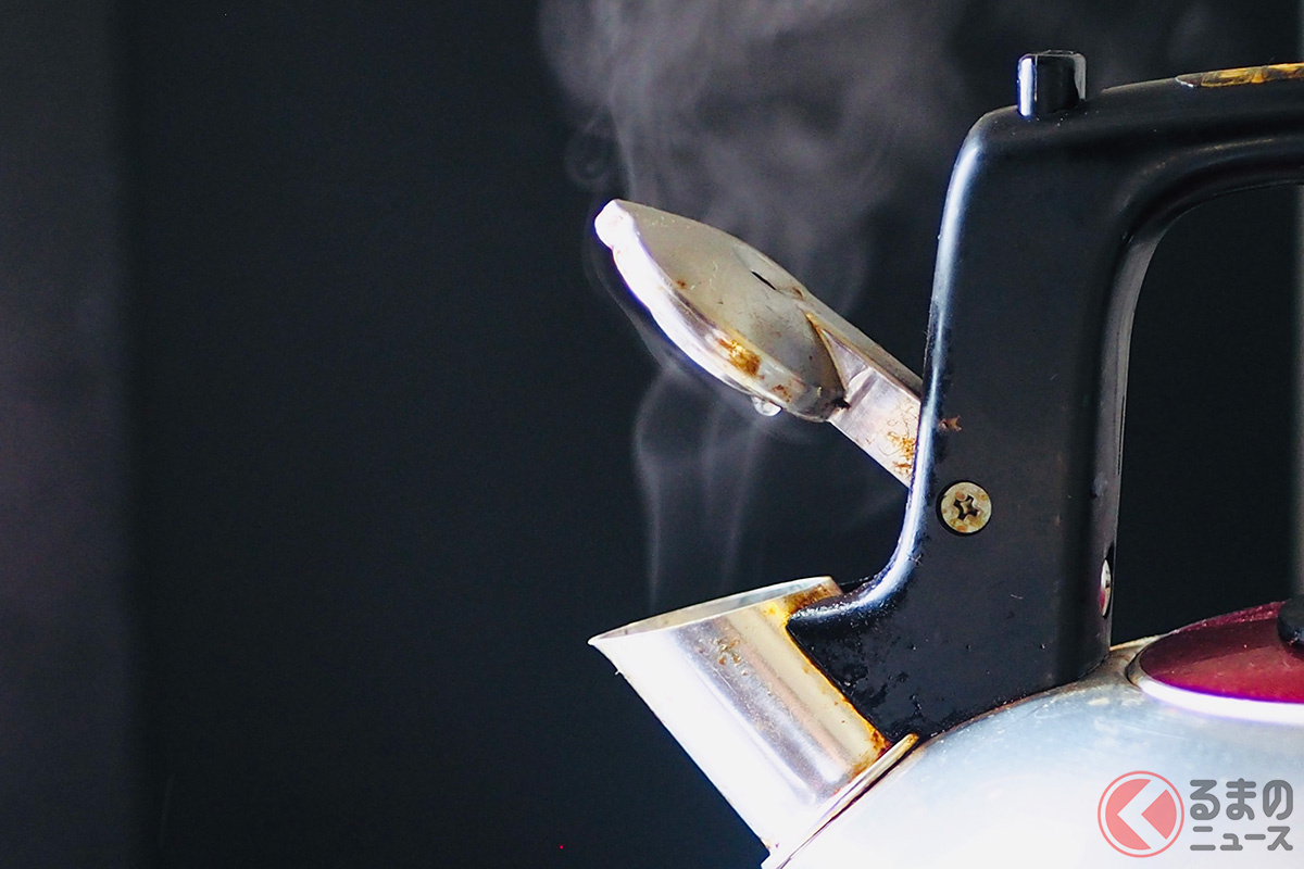 フロントガラスにお湯は絶対ダメ!