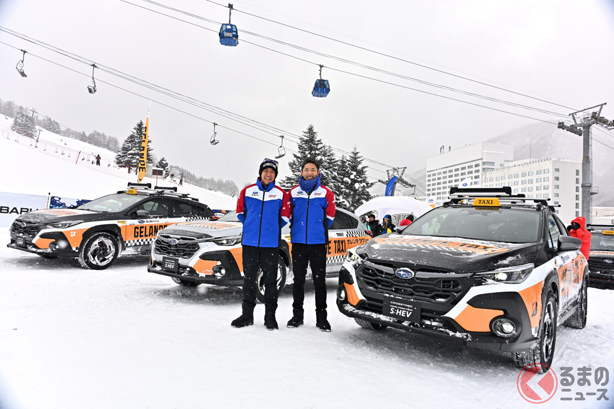 レースドライバーの井口卓人選手(左)と山内英輝選手(右)もゲレンデタクシーを走らせた