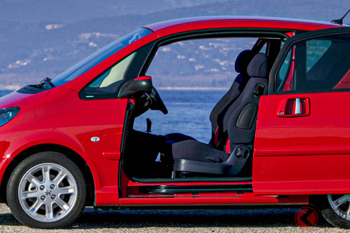 両側スライドドアで3ドア…!