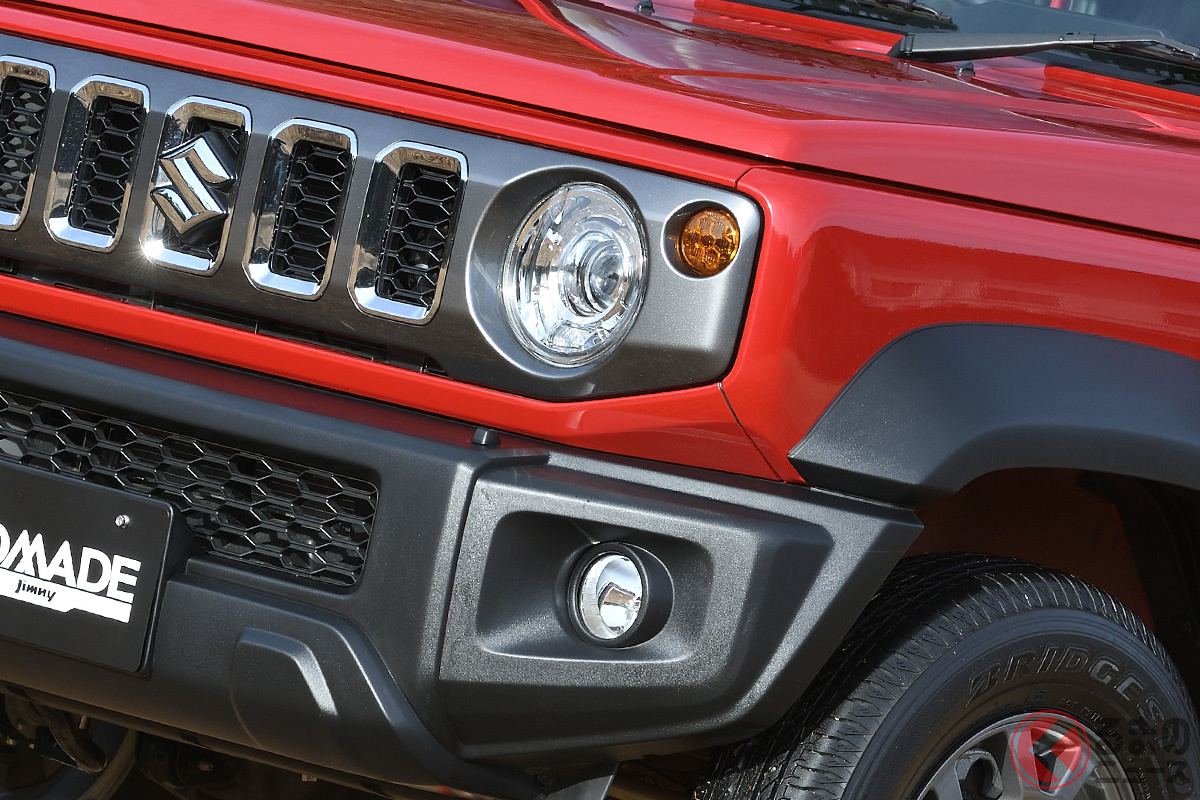 伝統の5グリルが高級感あるメッキ仕様に!新型「ジムニー ノマド」