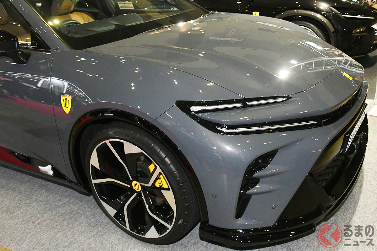 似てる?フェラーリ「プロサングエ」をオマージュしてカスタムされたトヨタ「クラウンスポーツ」とは?(東京オートサロン2025)