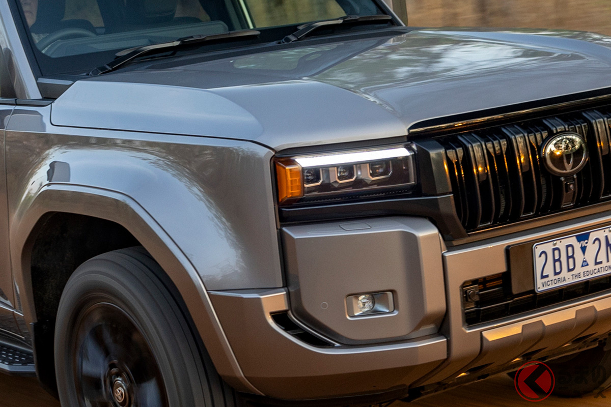 先代プラドを彷彿とさせるグリル!!