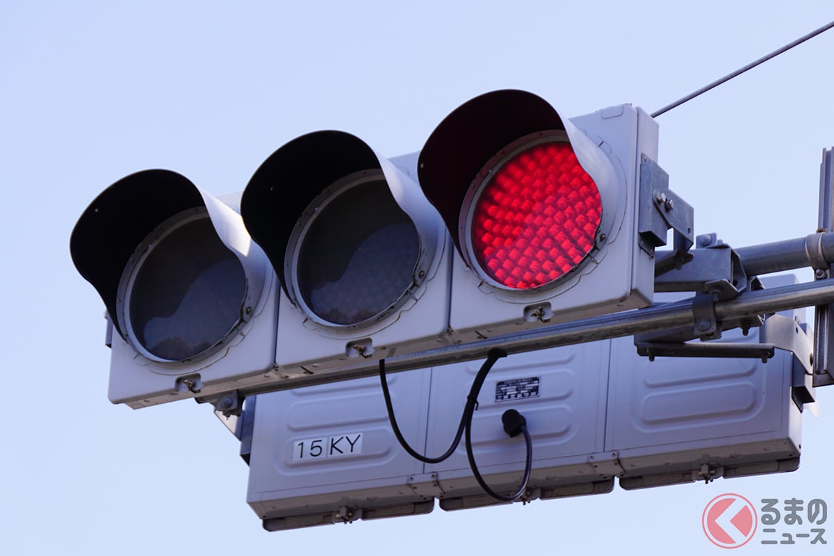 右折した先の赤信号はどう判断する?