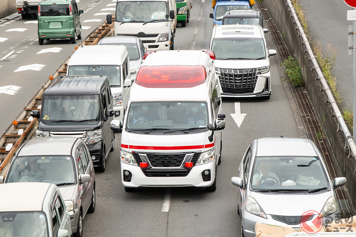 緊急自動車の通行を妨げると、どんな違反になる?(画像はイメージ/フォトAC)