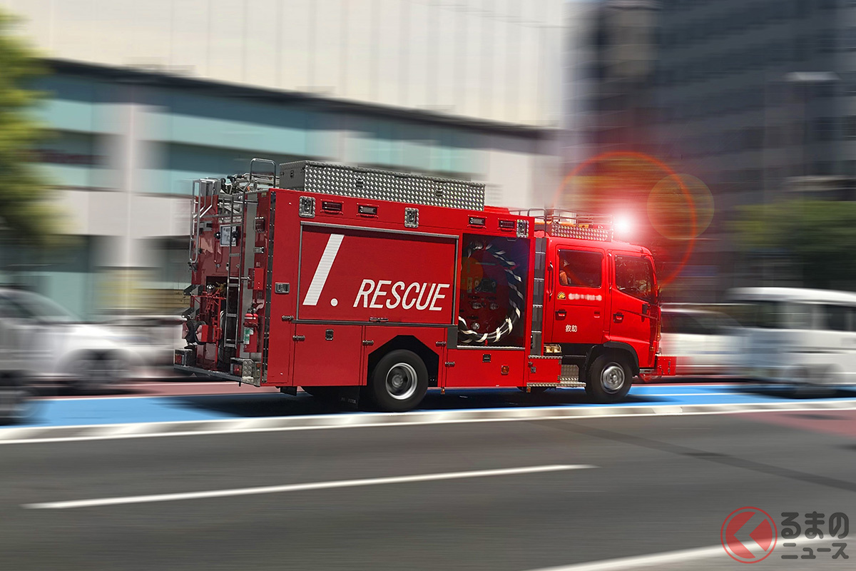 ず緊急自動車の進行を妨げると「緊急車妨害等違反」に該当(画像はイメージ/フォトAC)