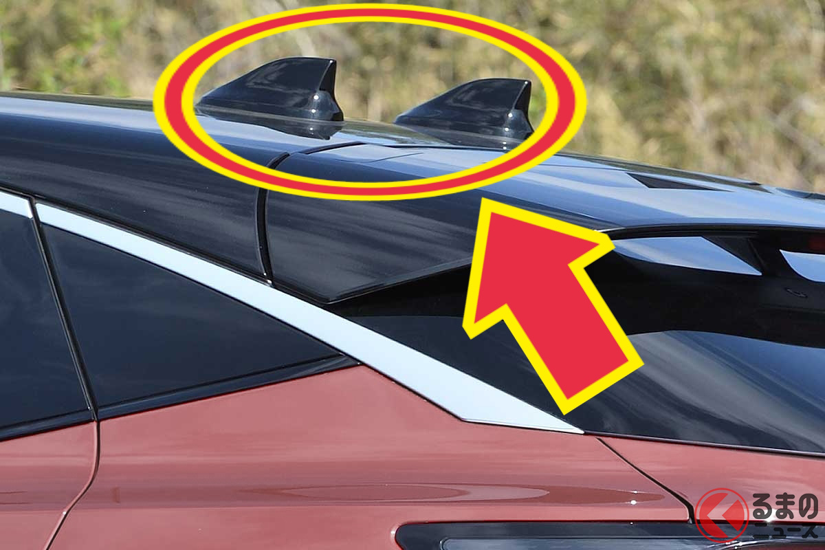 クルマのルーフに備わる「角」のようなパーツの正体は?(写真は日産「アリア」)