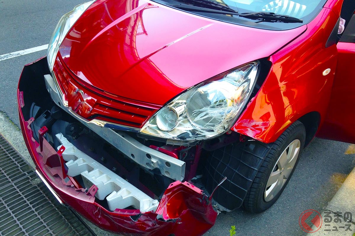 駐車場で愛車がボコボコに…何があった!?(画像はイメージです)