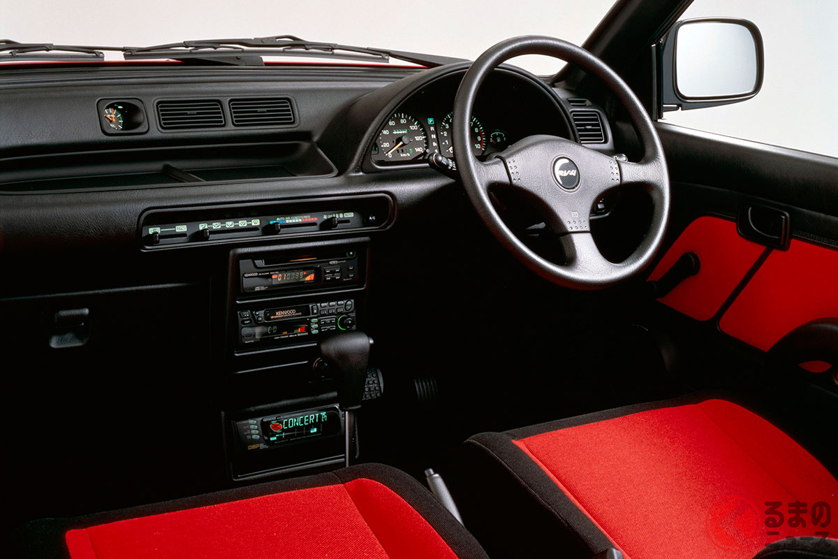 情熱的な赤い内装もカッコいい! ダイハツ「ミラ RV-4」の内装