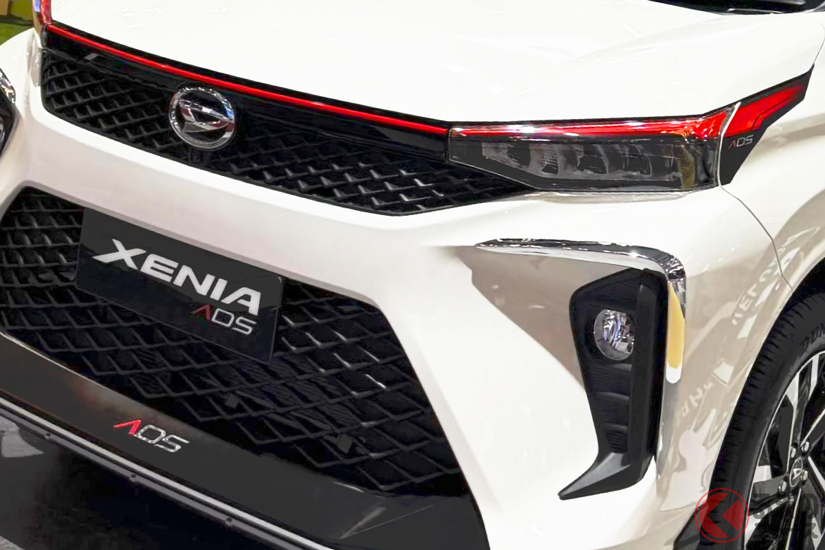 フードの赤ラインと大口グリルがカッコイイ!