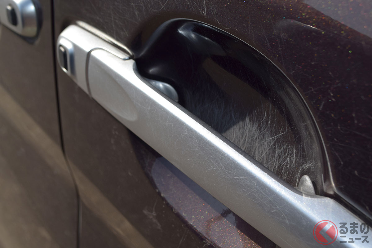 細かい傷がついてしまったドアハンドル