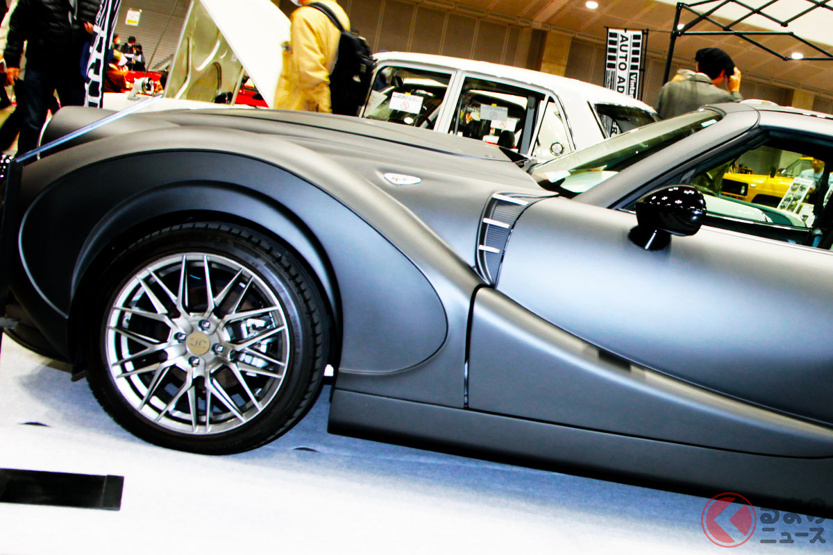 レザー×本木目の「めちゃ豪華内装」がスゴイ!