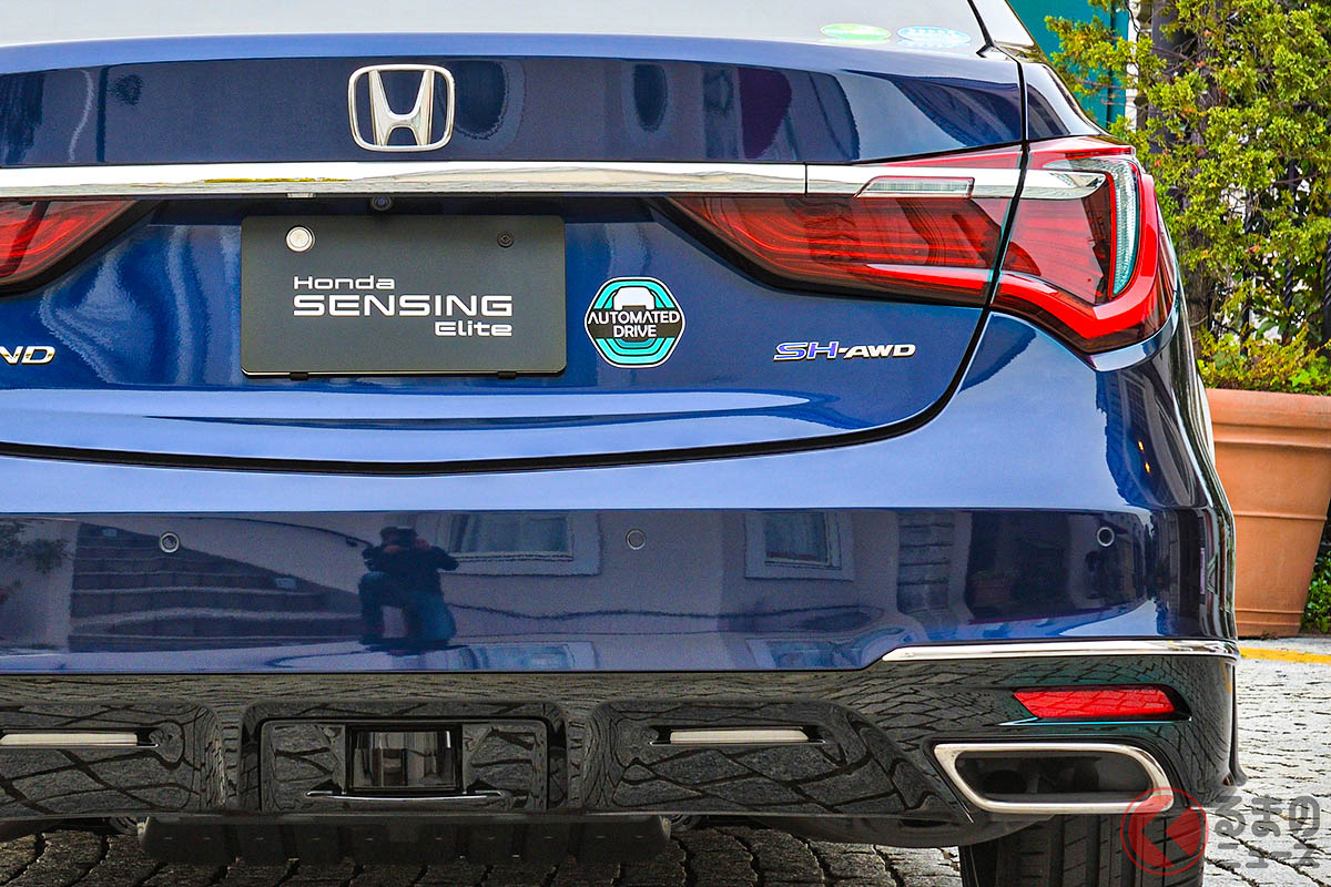 このステッカーが自動運転車の証!