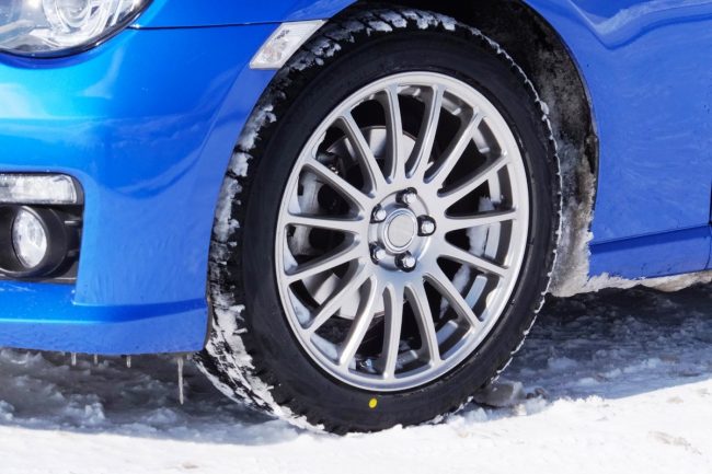 丸雪 またまた発生「雪道をノーマルタイヤで立ち往生」三国峠でEVがスタック