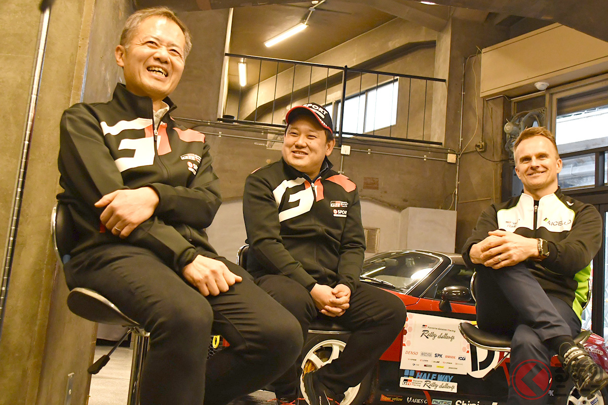 「ダイハツGT-Rを作ってほしい!」とのコバライネン選手のリクエストに、満面の笑み(?)を浮かべるD-SPORT Racing Team監督の殿村 裕一さん