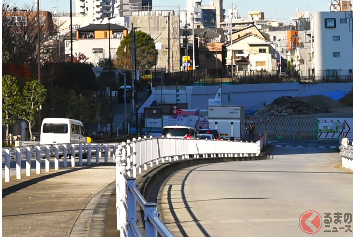 工事中の環状第4号線富久工区(画面奥)