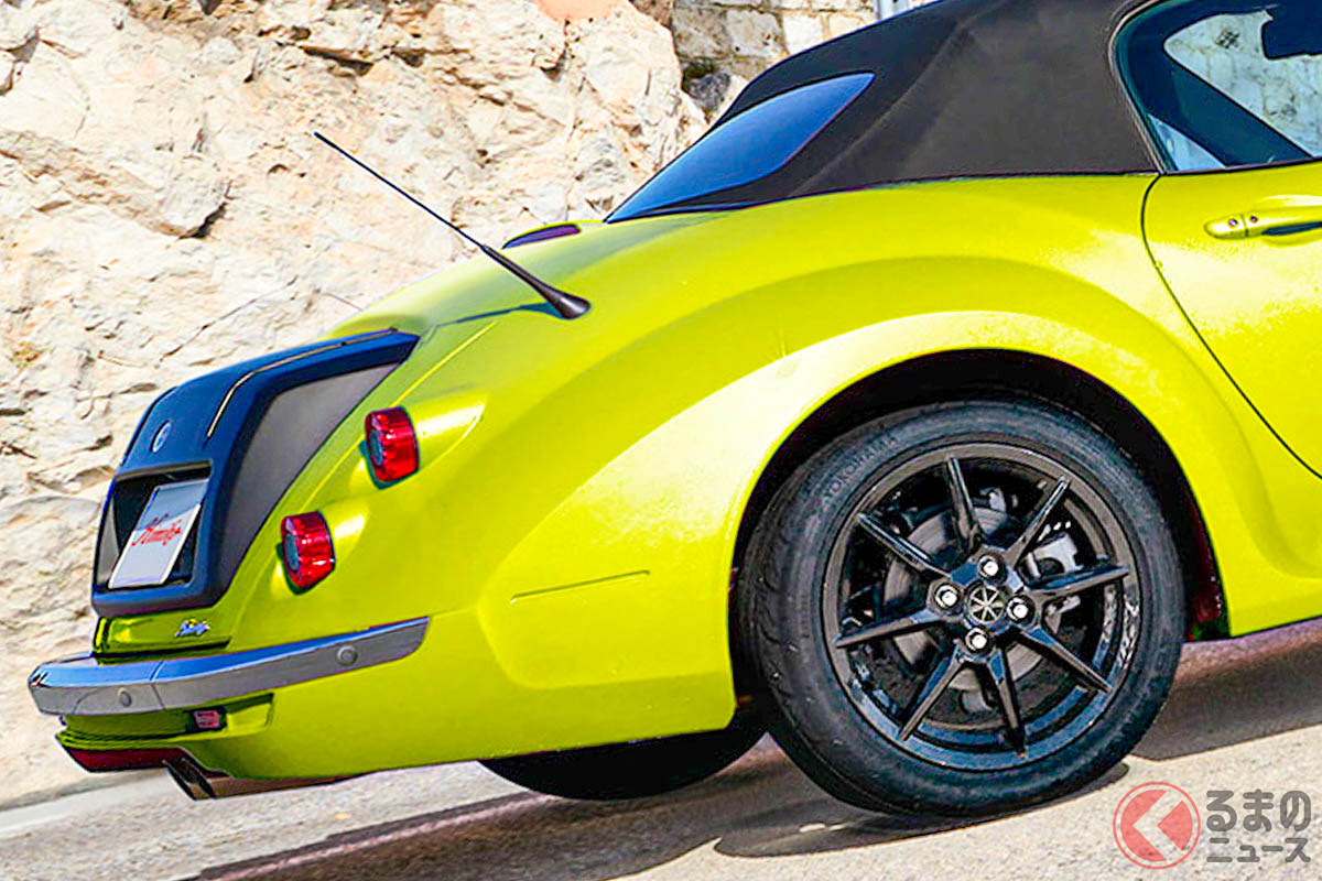 ロングノーズなデザインがカッコイイ!