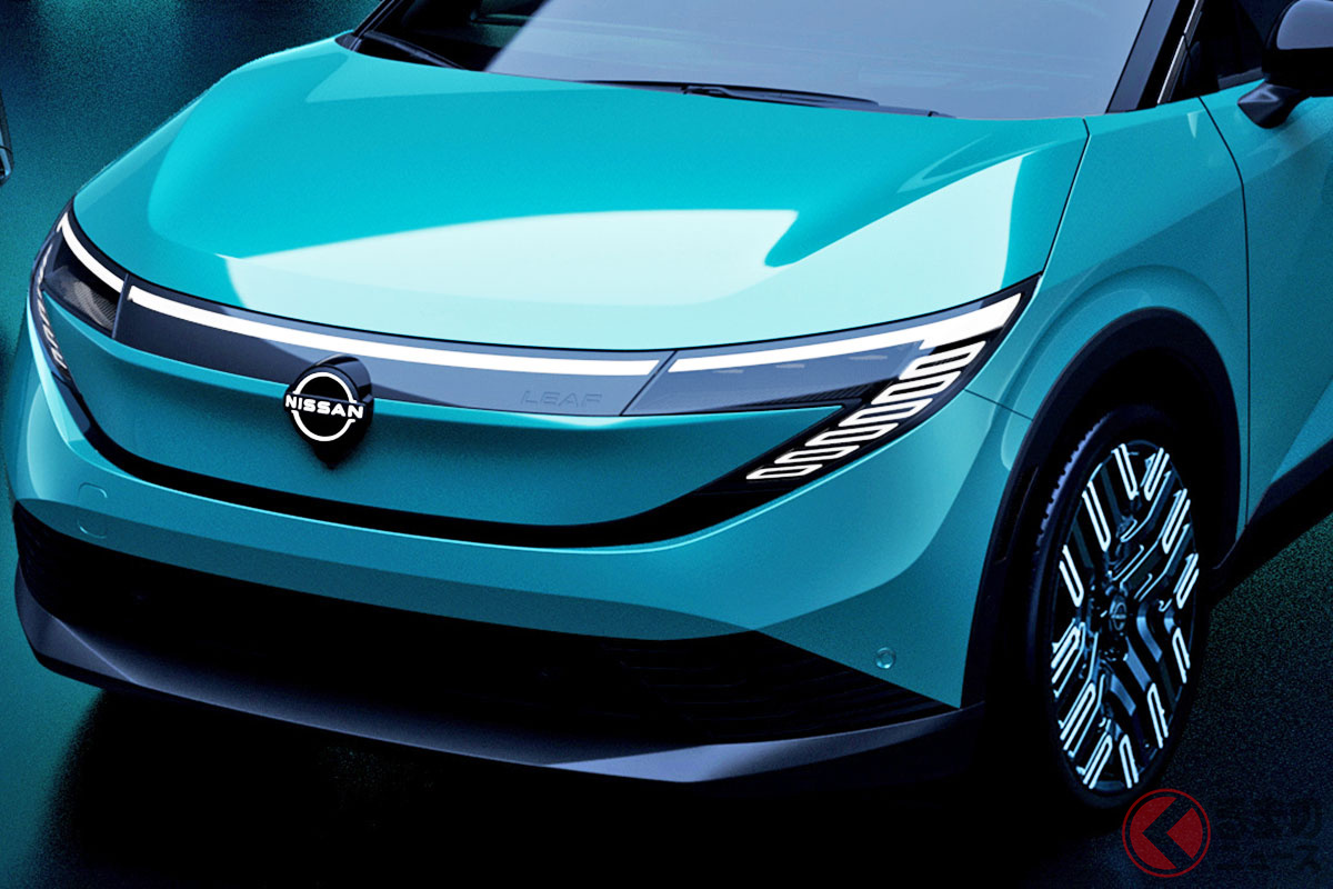 世界初公開された日産の新型「リーフ」! すっきりしたフロントガーニッシュ部には「LEAF」の刻印が入っているのが確認できます