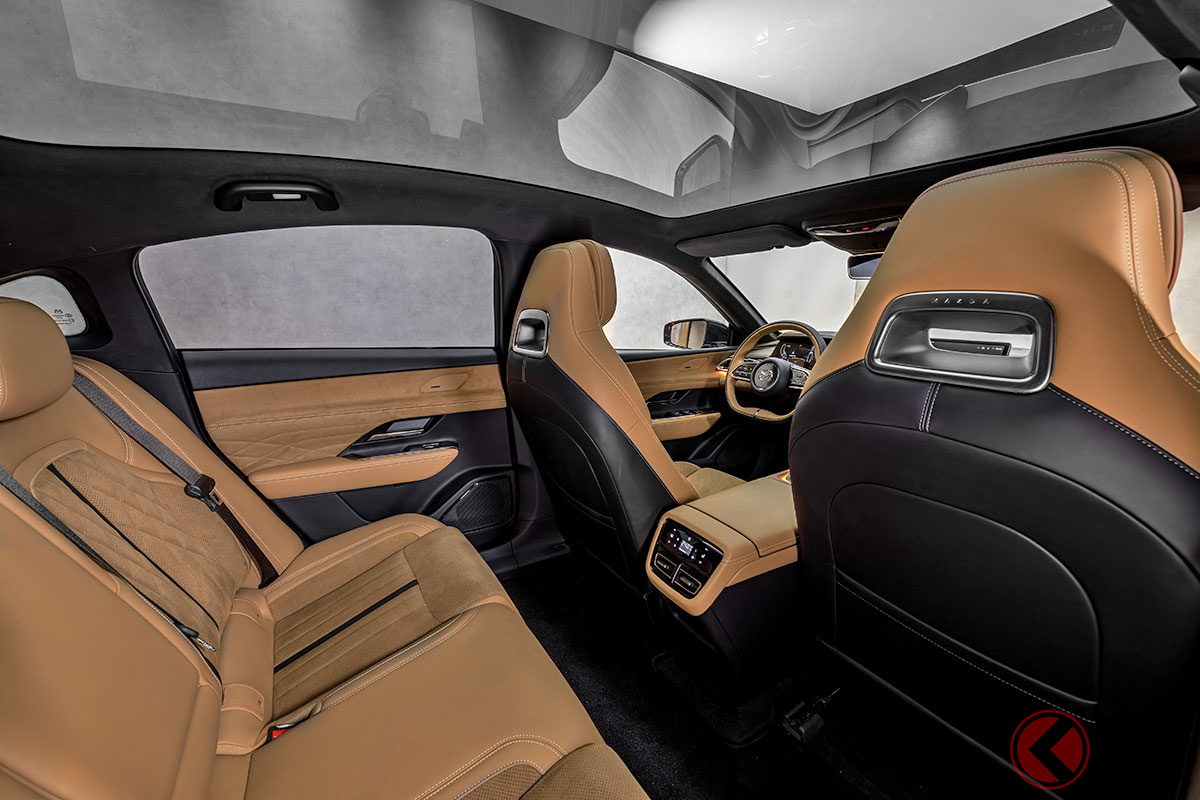 豪華なインテリアはフラッグシップSUV「CX-60/CX-80」との共通性も