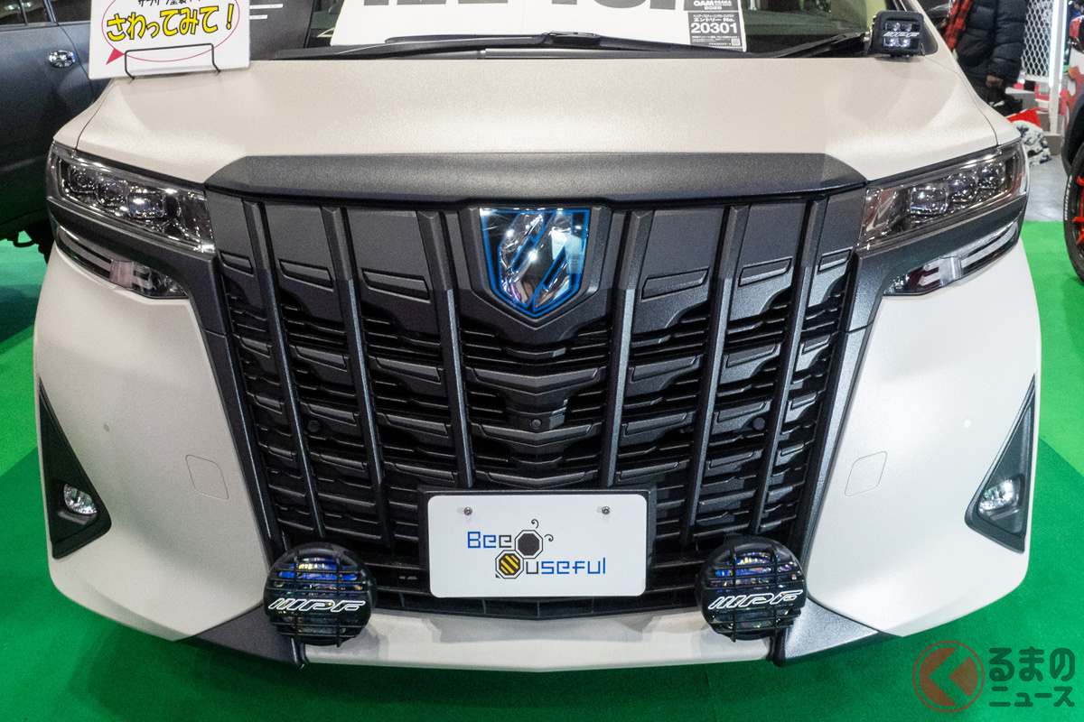 ざらざらボディ&フォグライトがSUV感を演出!