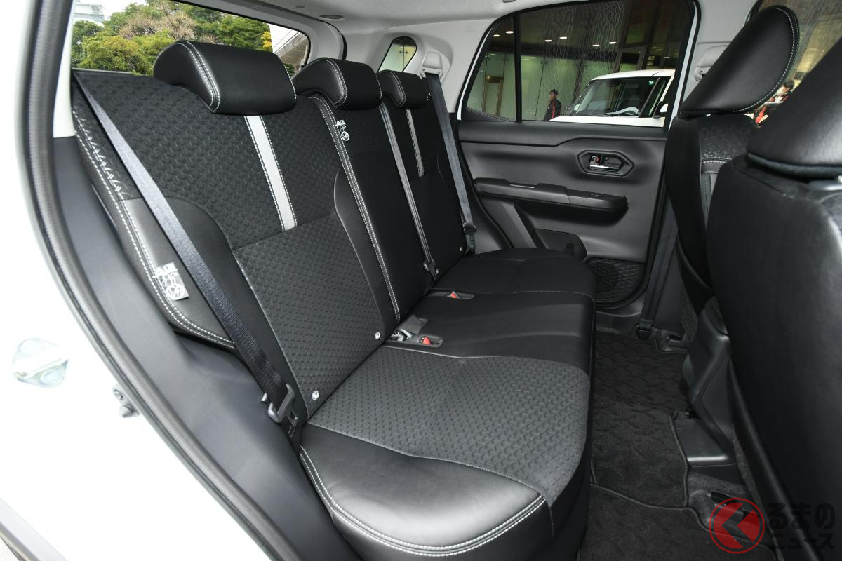 全長4m級のコンパクトサイズなのに足元も余裕タップリ!