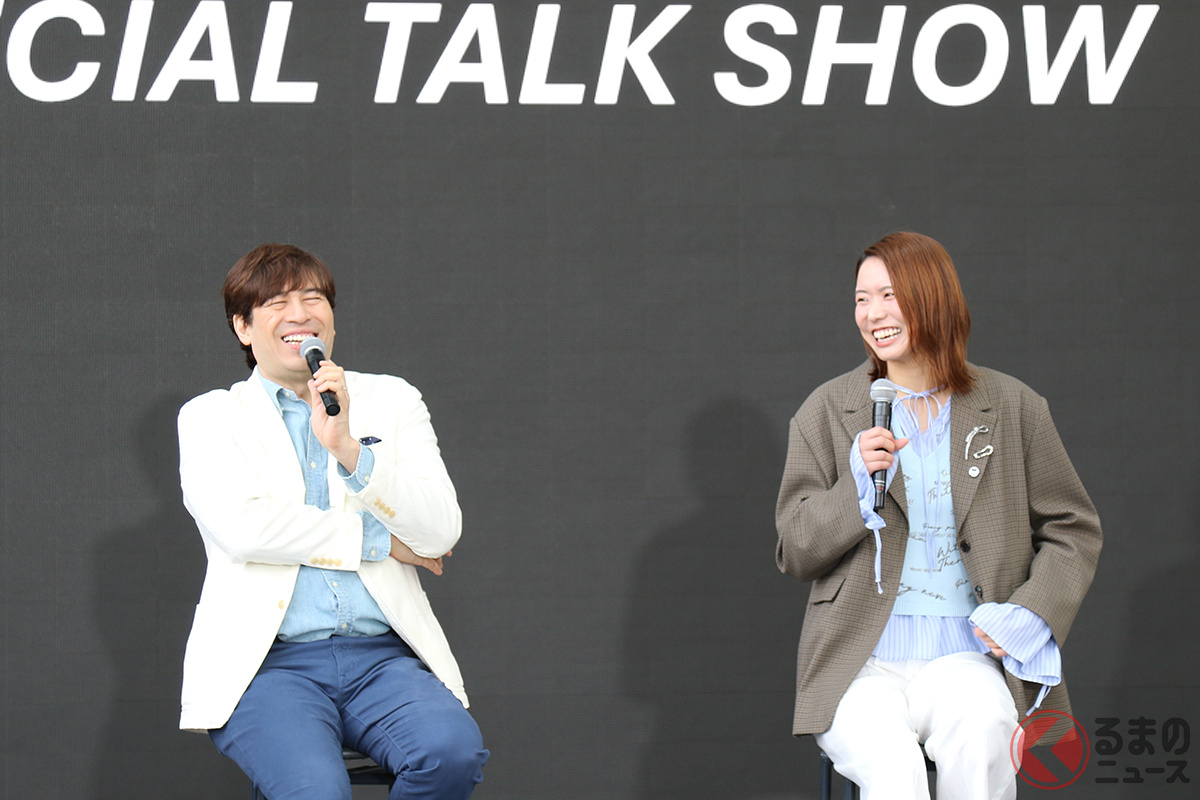 16代目クラウンについて語るサッシャ氏(左)と古賀紗理那氏(右)