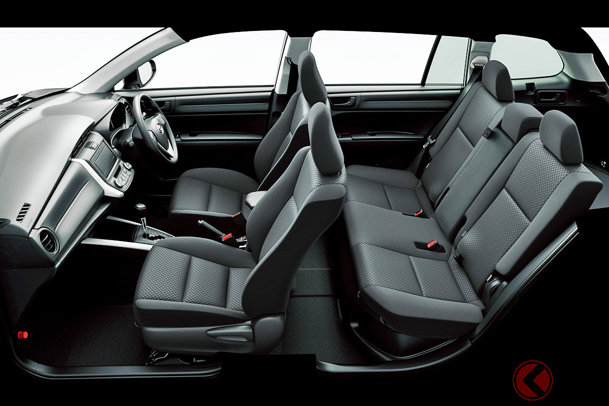 シンプルだけど装備も十分なトヨタ「カローラフィールダー」のインテリア