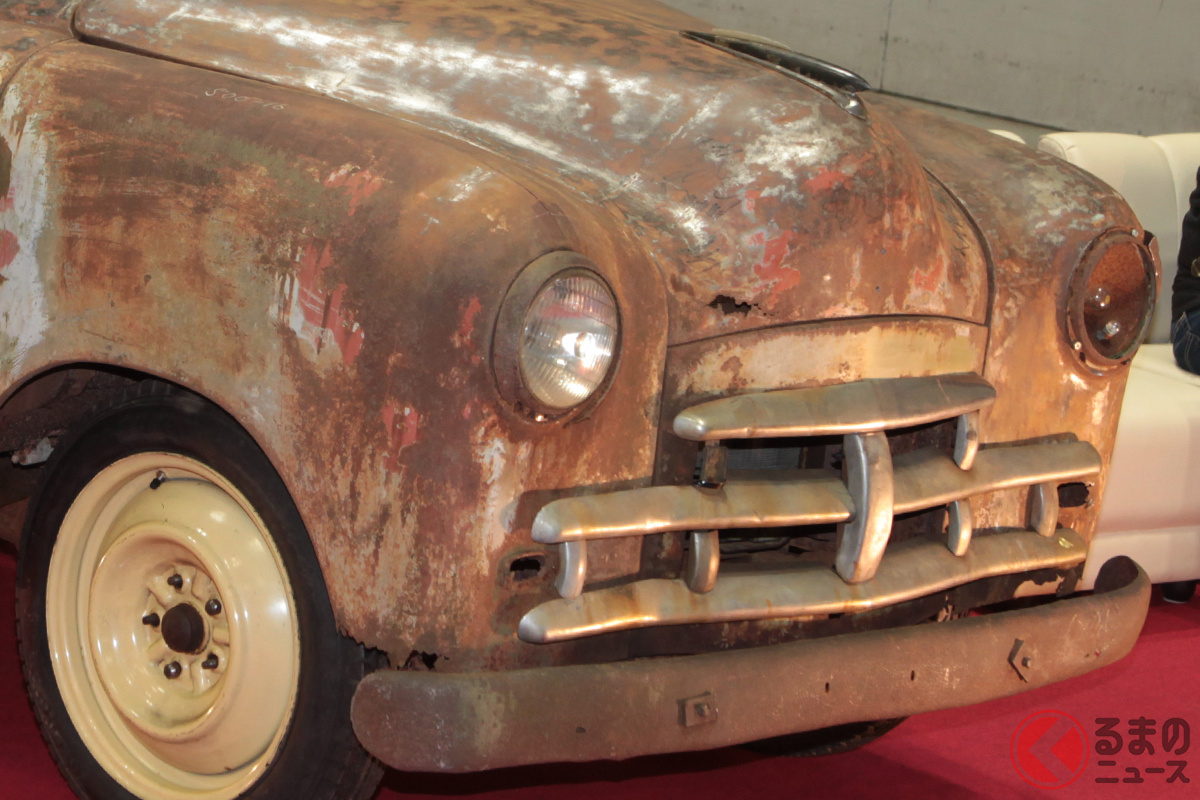会場でひと際目立っていた幻のザビだらけセダン!