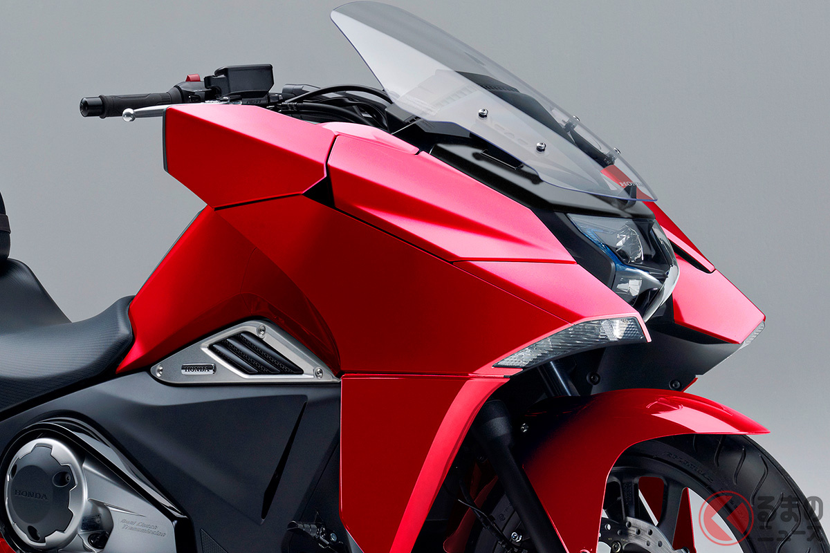 フロントフェイスはロボットのようにも見える!