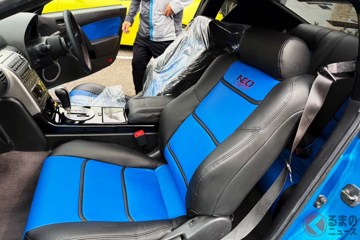 シートのブルーカラーもいい感じの印象