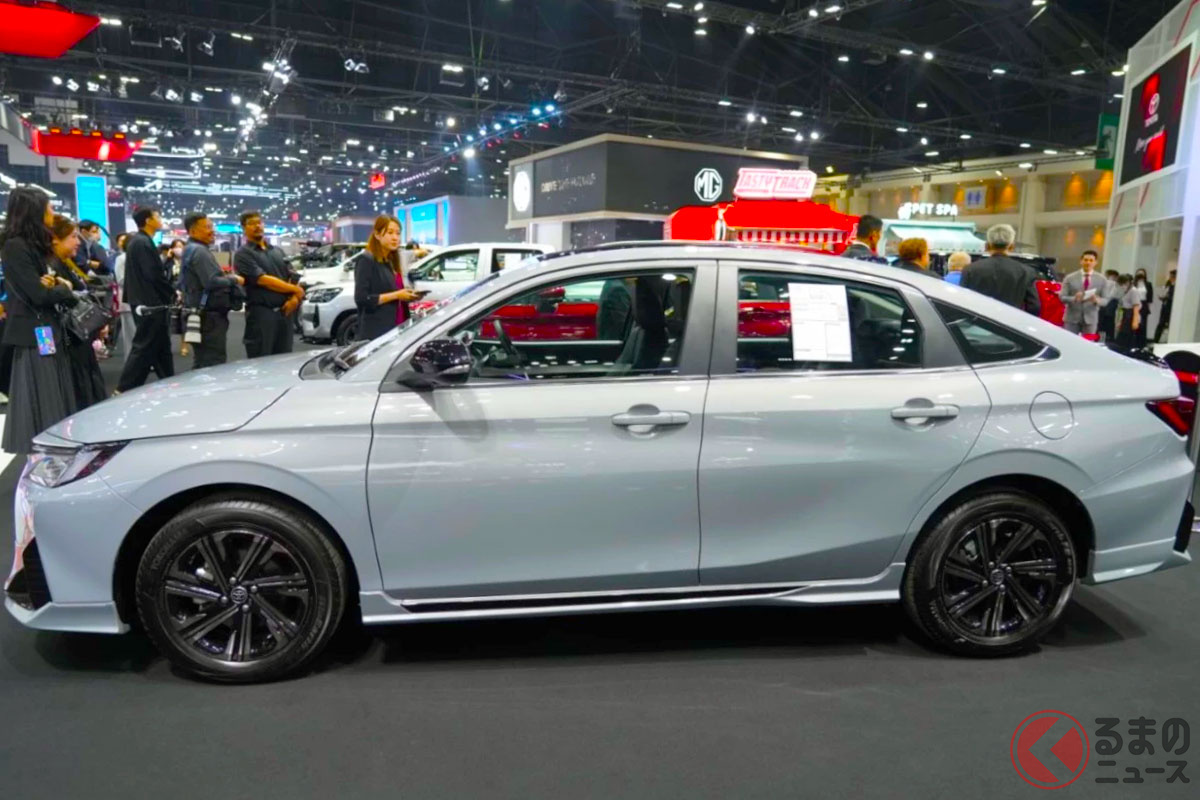 トヨタが「斬新クーペセダン」実車公開！
