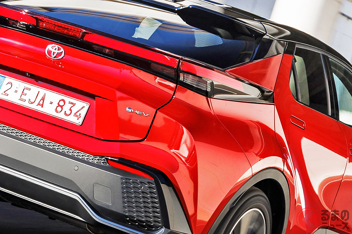 後ろ姿もカッコいい! いまだ日本未導入の「“2代目”C-HR」とは