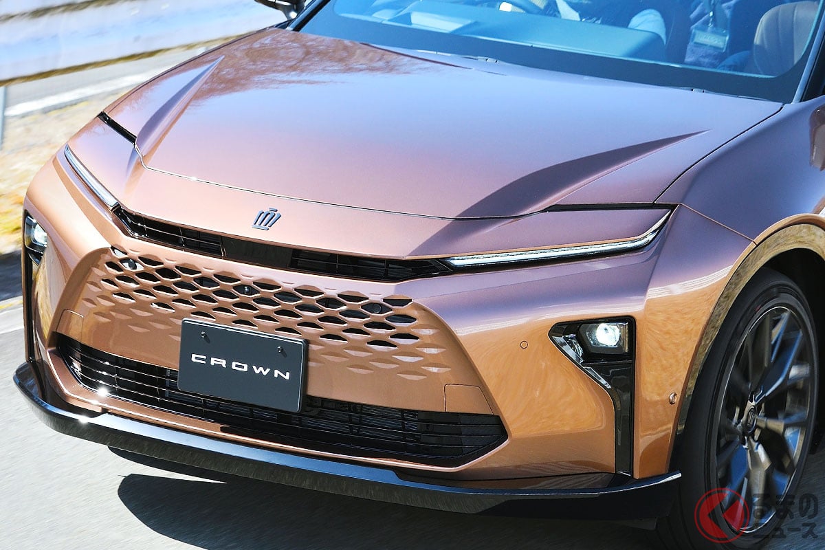 トヨタ新型「クラウンエステート」のフロント
