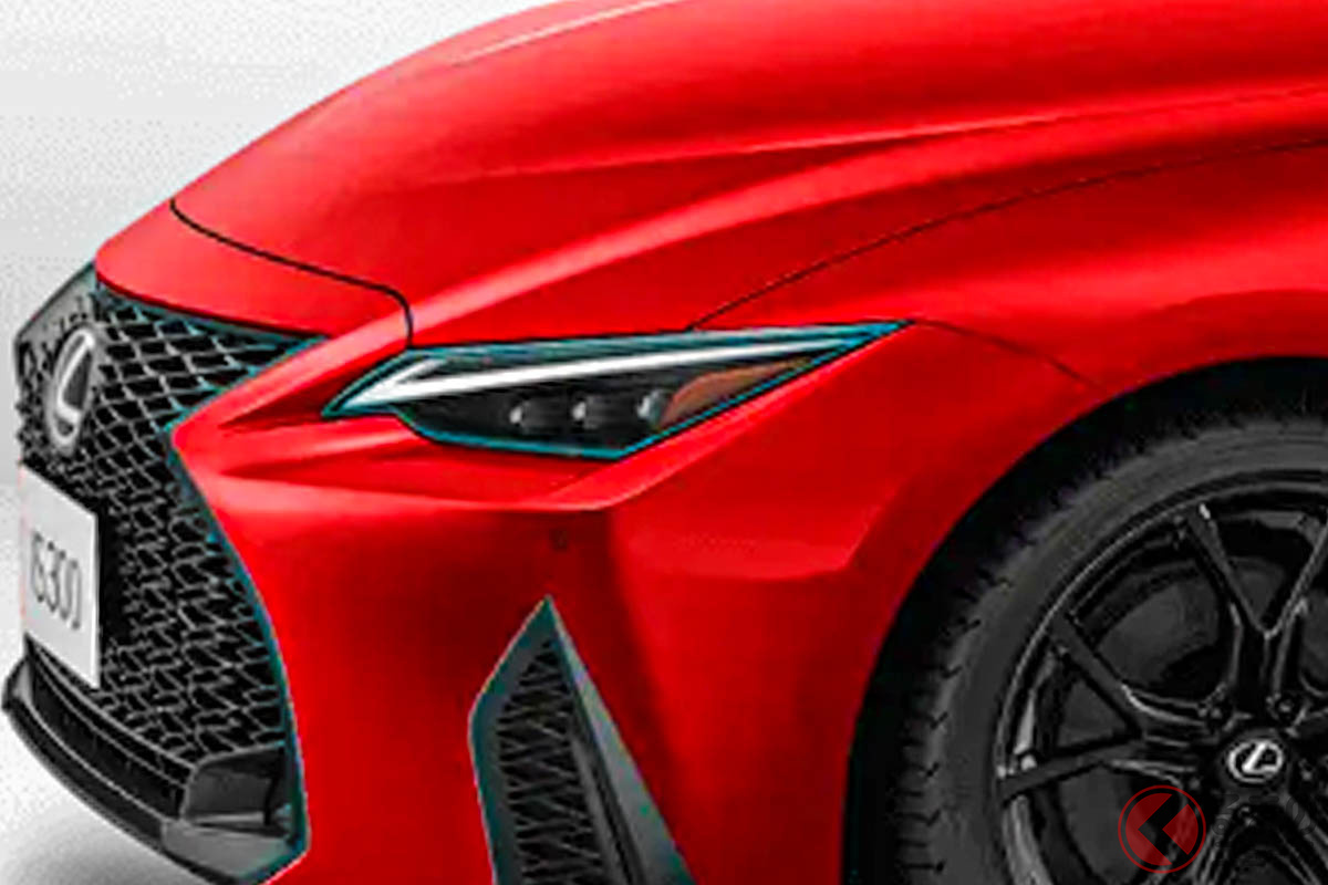 黒強めた新セダン!