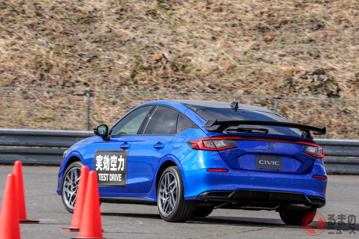 シェブロン形状を採用した「シビック」用テールゲートスポイラー