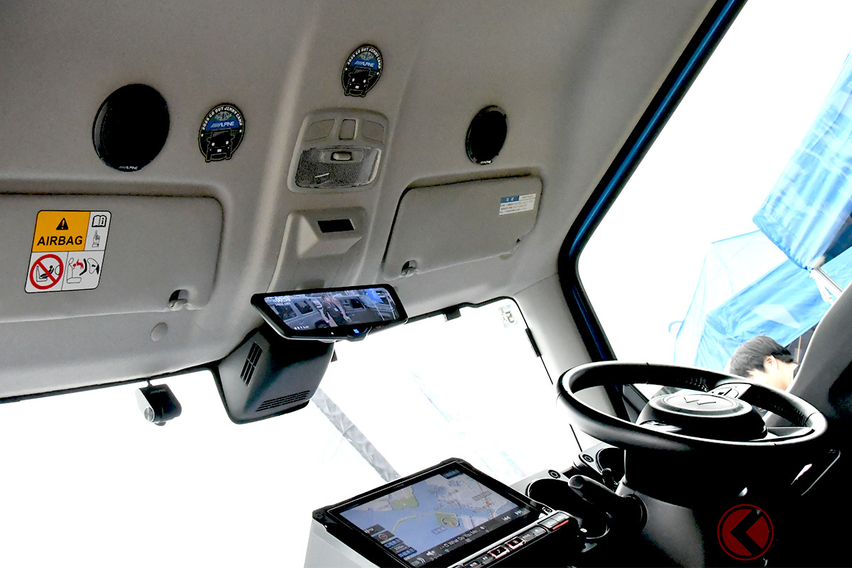 ルーフにスピーカーを埋め込む「メティオサウンドシステム」はリアシートからもしっかりと効果を体感できるアイテム