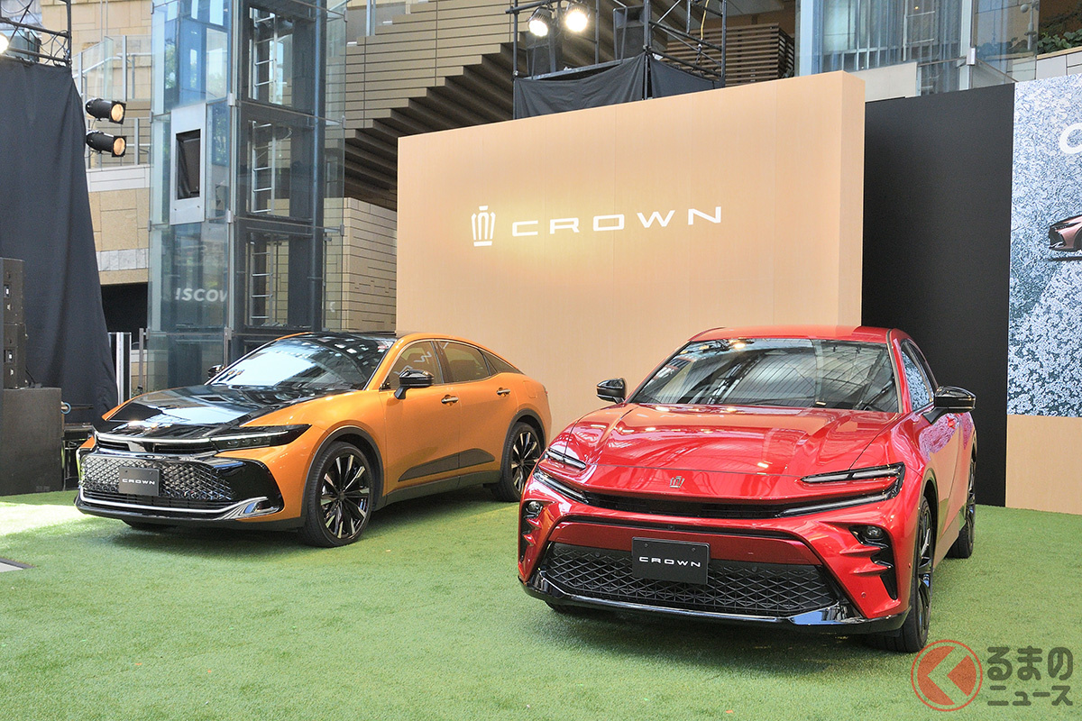 クラウンスポーツ」と同じ「エモーショナルレッドIII」だが、印象は異なる