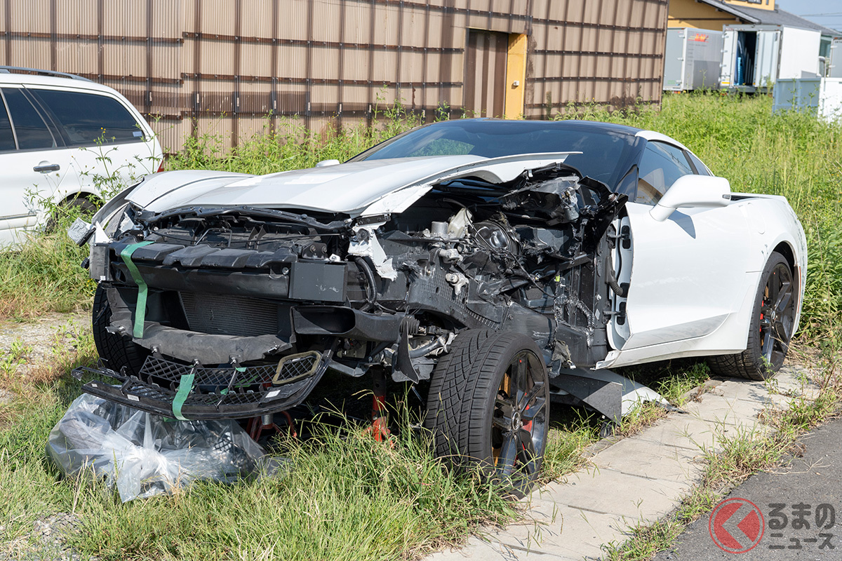 交通事故で廃車になったクルマのイメージ「クレジット(作者名表記) : 花火 / PIXTA(ピクスタ)」