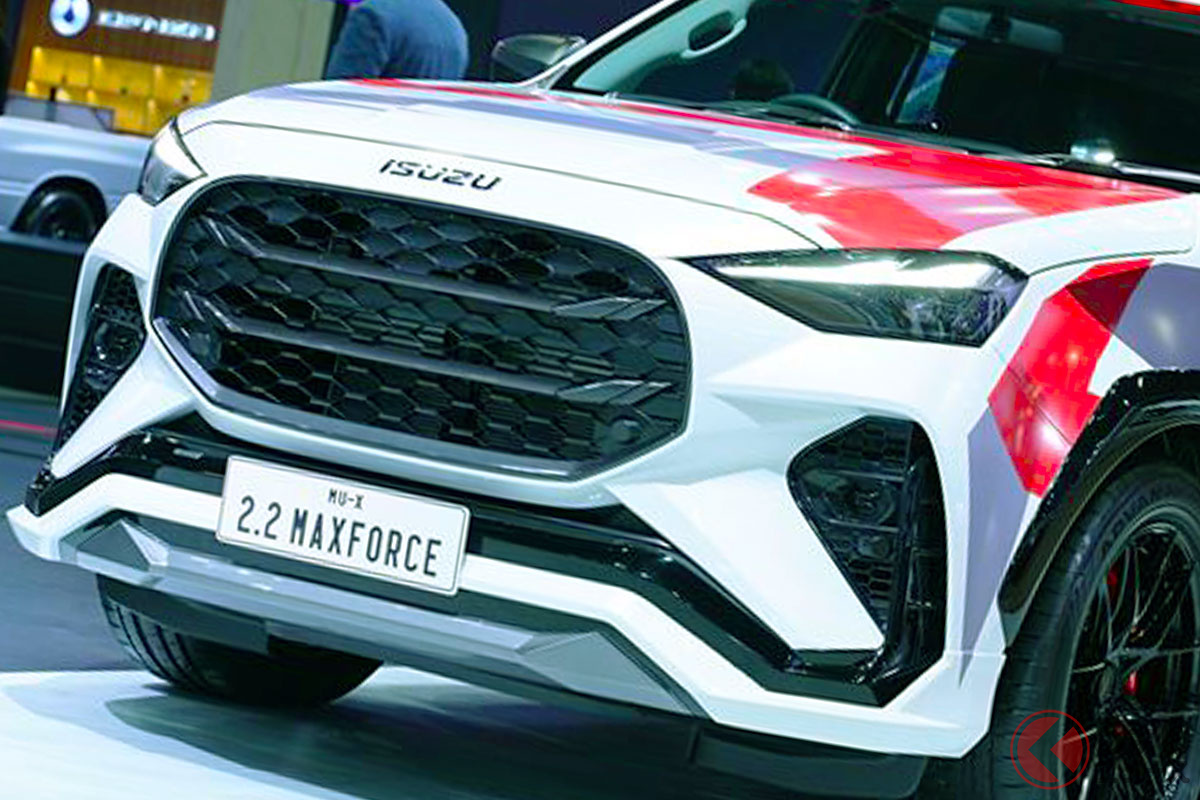 全長4.9m! いすゞ新「3列シートSUV」実車公開!