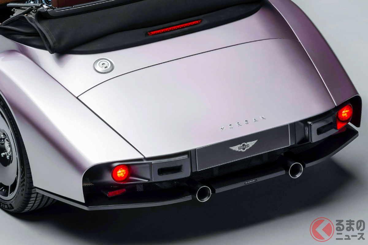 超パワフルな新型「“2人乗り”スーパースポーツ」発表!