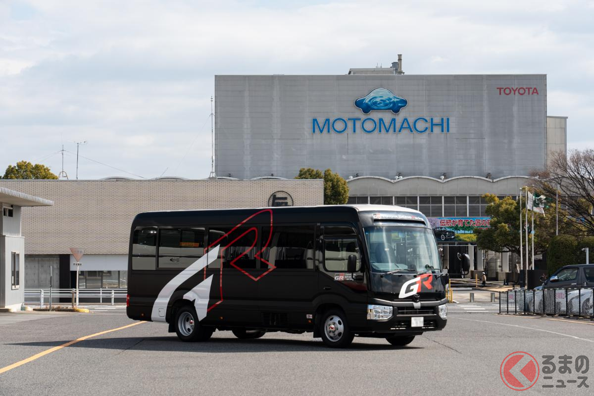 GRラッピングバスで工場内を移動できるのは貴重な体験