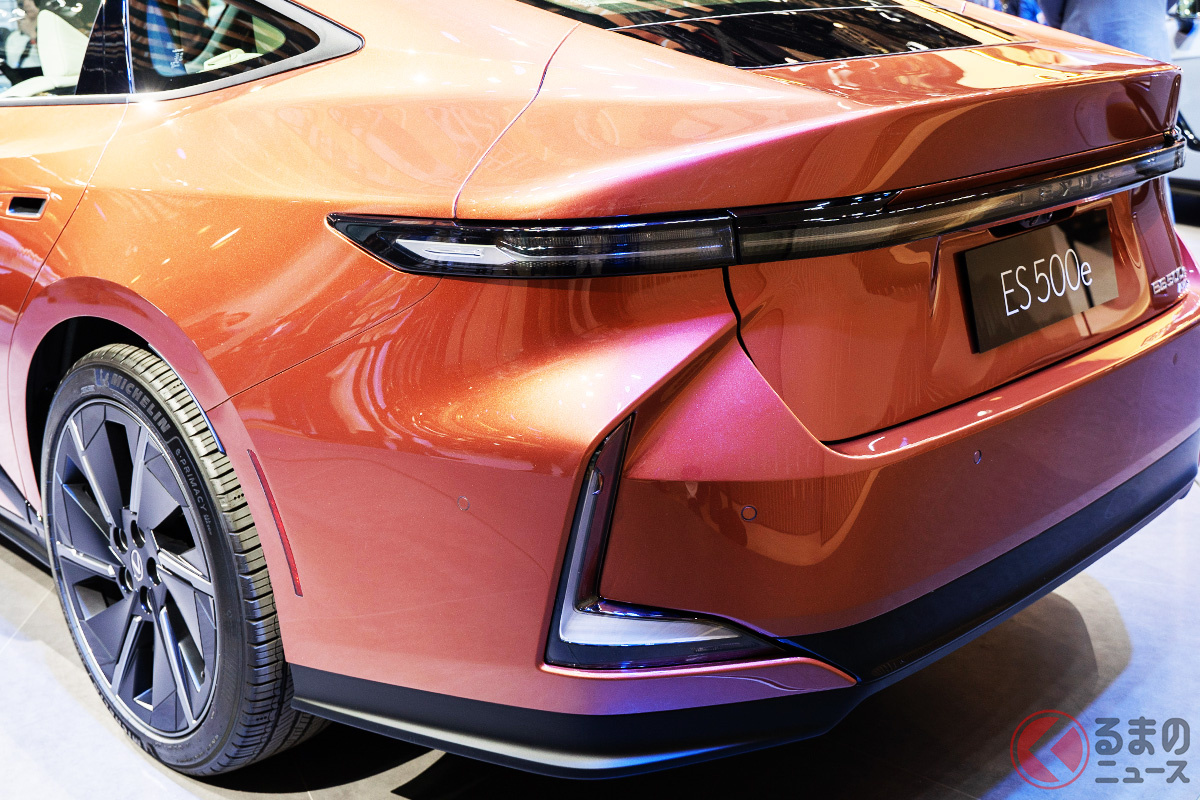 レクサス新型「ES500e」(撮影:加藤博人/上海モーターショー2025)
