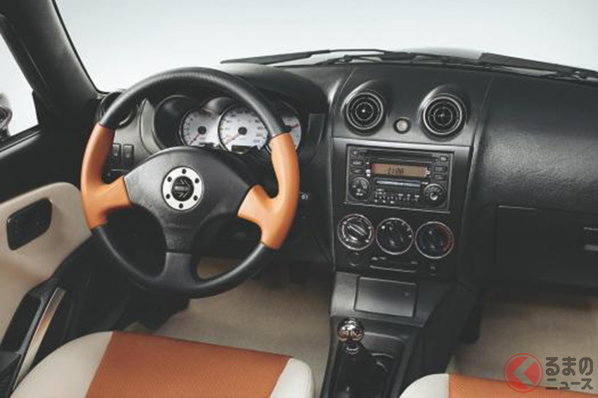 ベージュカラーのレザーがお洒落!1.5リッターエンジン搭載のダイハツ豪華な「コペン」に反響集まる!