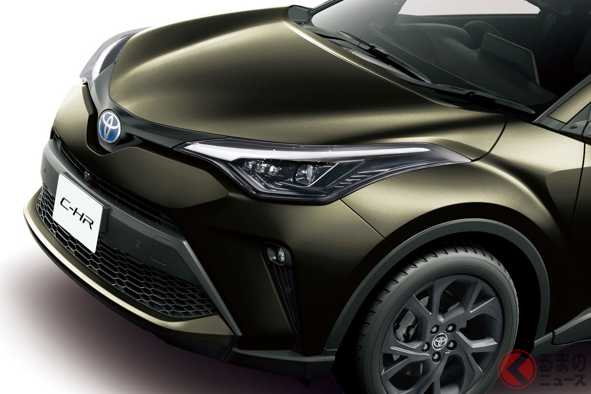 いろんな色に見える「イナズマスパーキングブラックガラスフレーク」をまとった「C-HR」