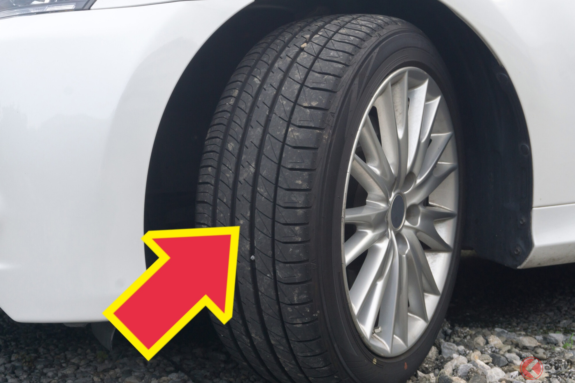 ただの模様じゃない! タイヤの溝が担う役割とは?(写真:PIXTA)