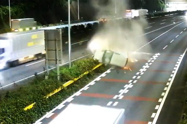 恐怖!?「ノーブレーキでクルマが衝突・大破」NEXCOの「衝撃の事故映像