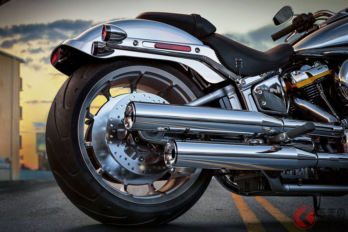 フル鏡面仕上げにイエローラインが超カッコイイ!