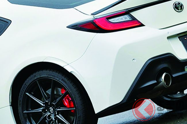 トヨタ斬新「ハチロク」に注目！ 旧車オマージュの「パンダカラー