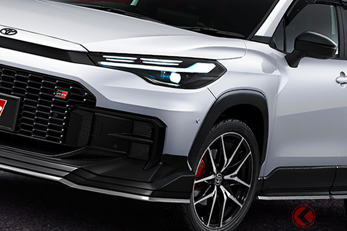 トヨタ新型「カローラクロス」ド迫力の“真っ黒フェイス”仕様!